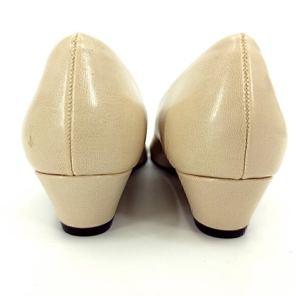 Soft Style EUC Women's 7.5 USA Style# H79652 Slip On Low Heel Cream Pumps - Picture 8 of 12